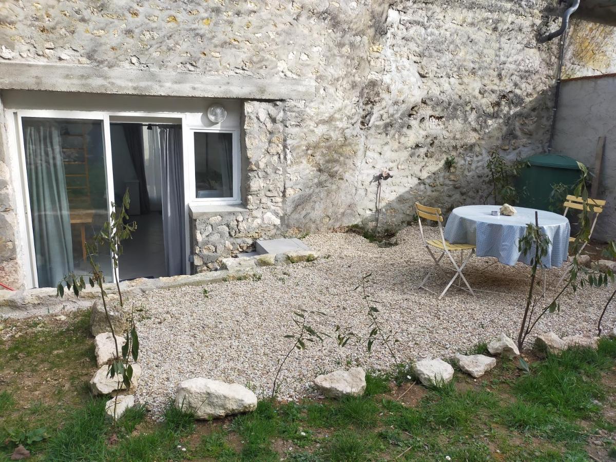 Logement Entier Dans Village Calme Guillerval Exterior foto
